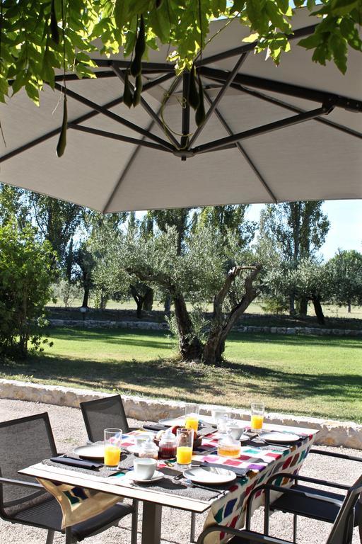 Bed and Breakfast Domaine De Fontbelle Graveson Exterior foto